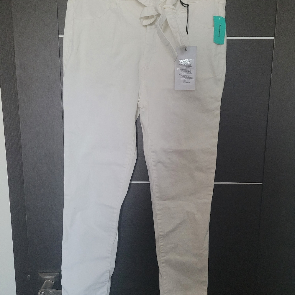 *NEW* White High Waist Jeans